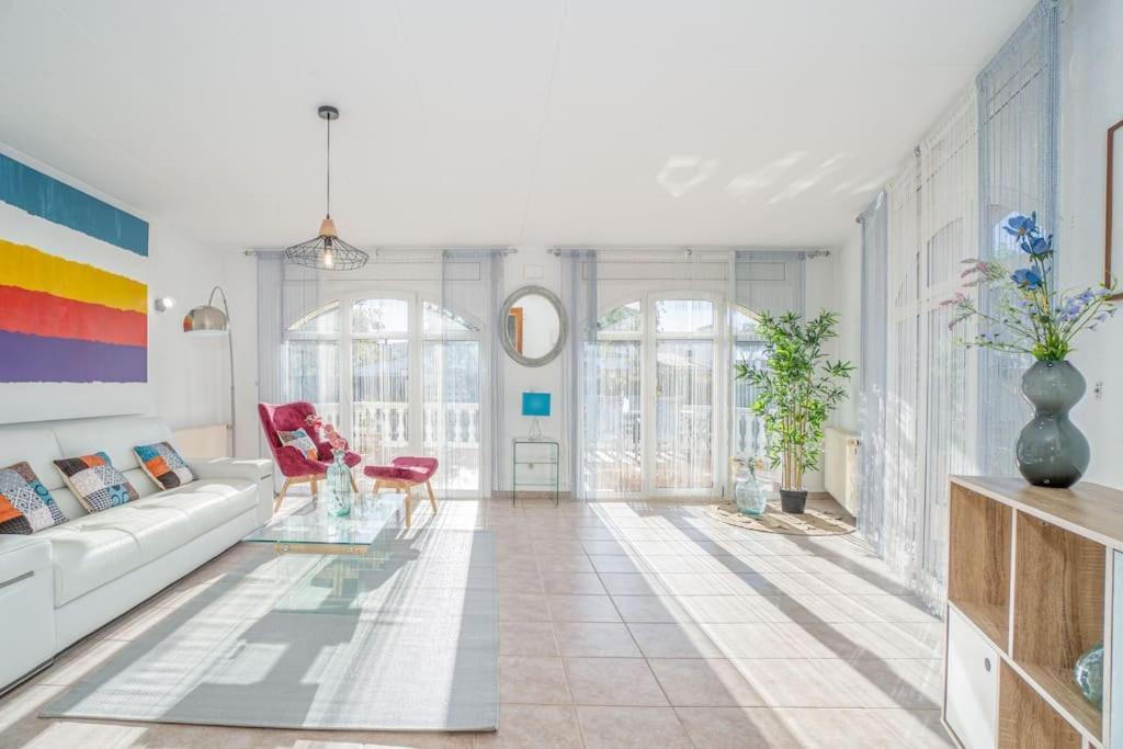 Willa Sm21-gran En La Playa, 4 Habitaciones, Climatizada, Piscina, Barbacoa Y Wifi Empuriabrava