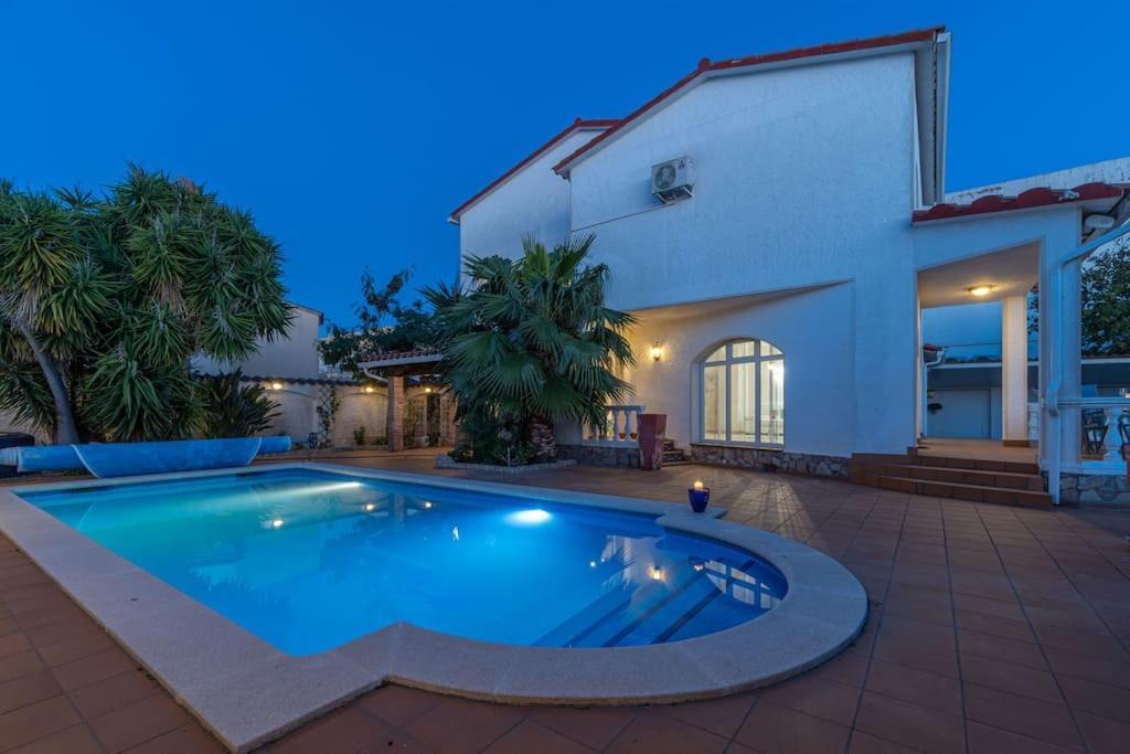 Villa Sm21-gran En La Playa, 4 Habitaciones, Climatizada, Piscina, Barbacoa Y Wifi